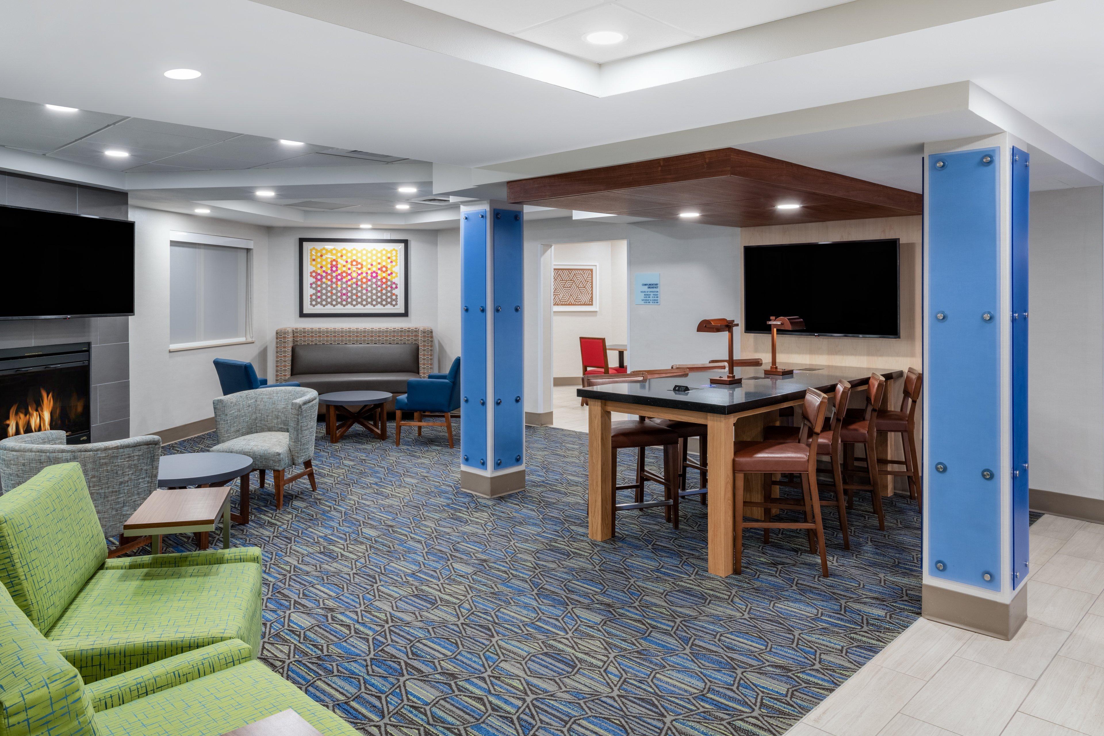 Holiday Inn Express & Suites Colorado Springs-Airport By Ihg Екстериор снимка
