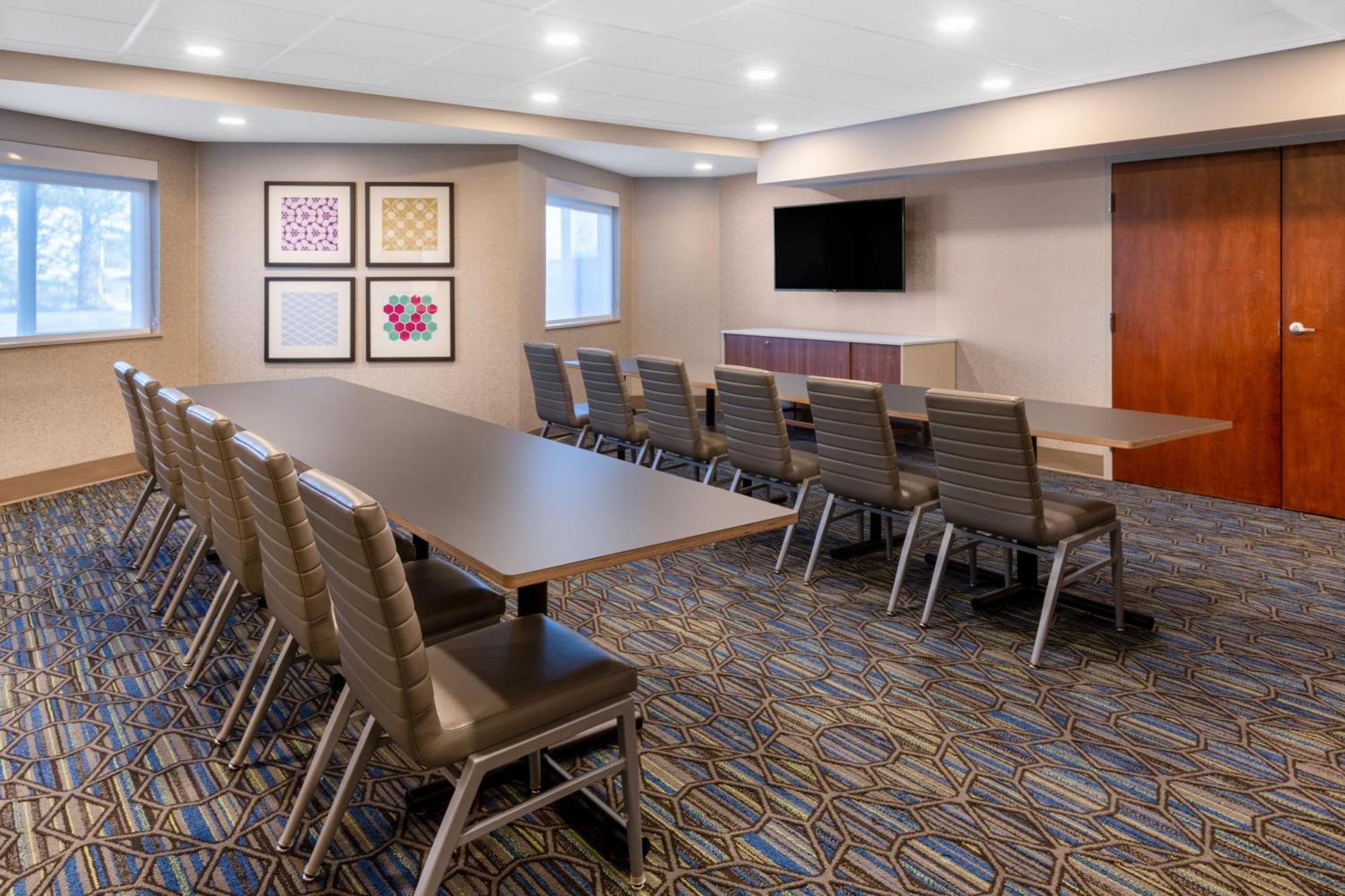 Holiday Inn Express & Suites Colorado Springs-Airport By Ihg Екстериор снимка