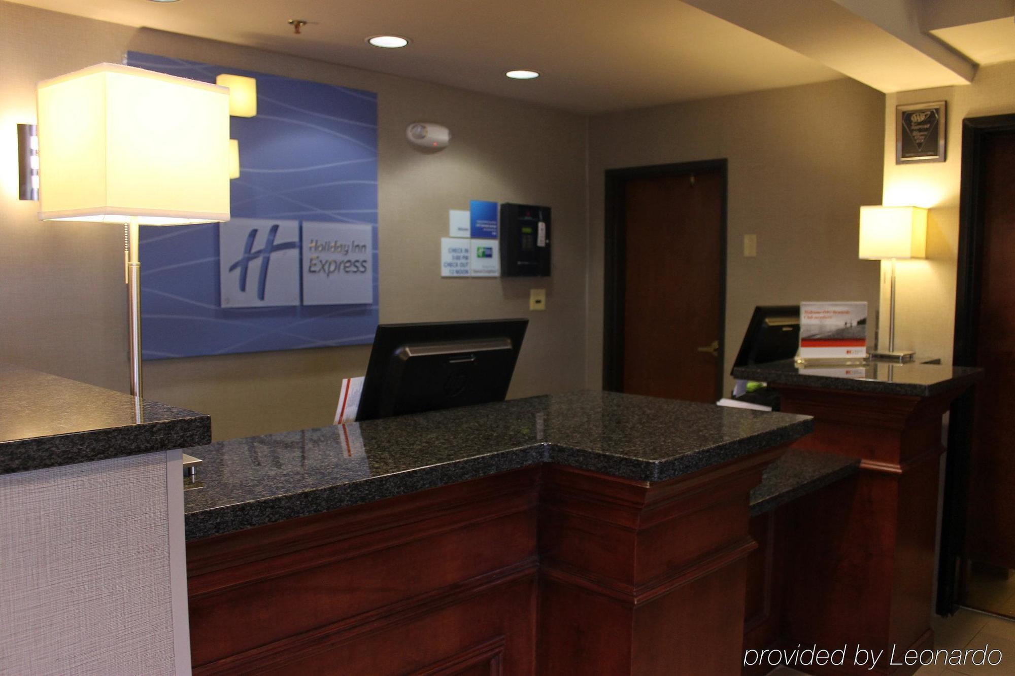 Holiday Inn Express & Suites Colorado Springs-Airport By Ihg Екстериор снимка
