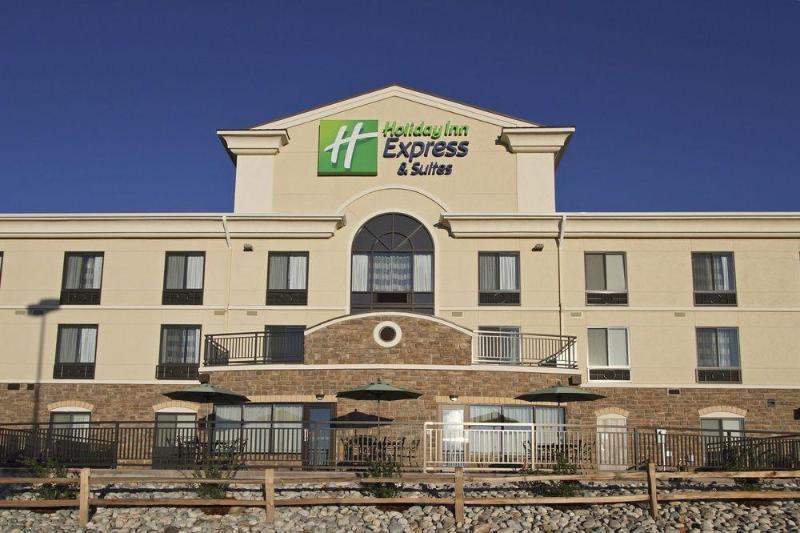 Holiday Inn Express & Suites Colorado Springs-Airport By Ihg Екстериор снимка