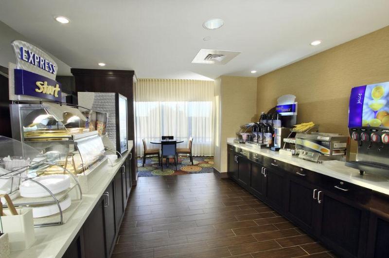 Holiday Inn Express & Suites Colorado Springs-Airport By Ihg Екстериор снимка