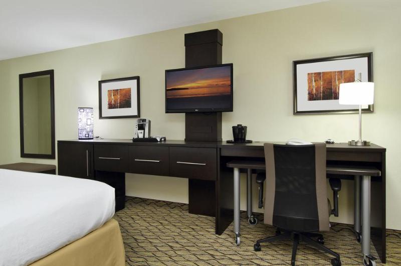 Holiday Inn Express & Suites Colorado Springs-Airport By Ihg Екстериор снимка